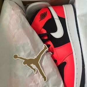 Jordan 1 mid Infrared 23